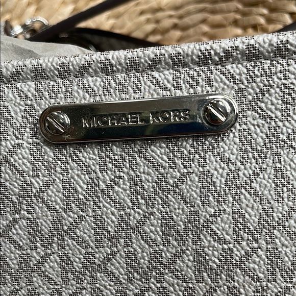 Michael Kors Gray & Silver Belt Bag - Picture 2 of 6